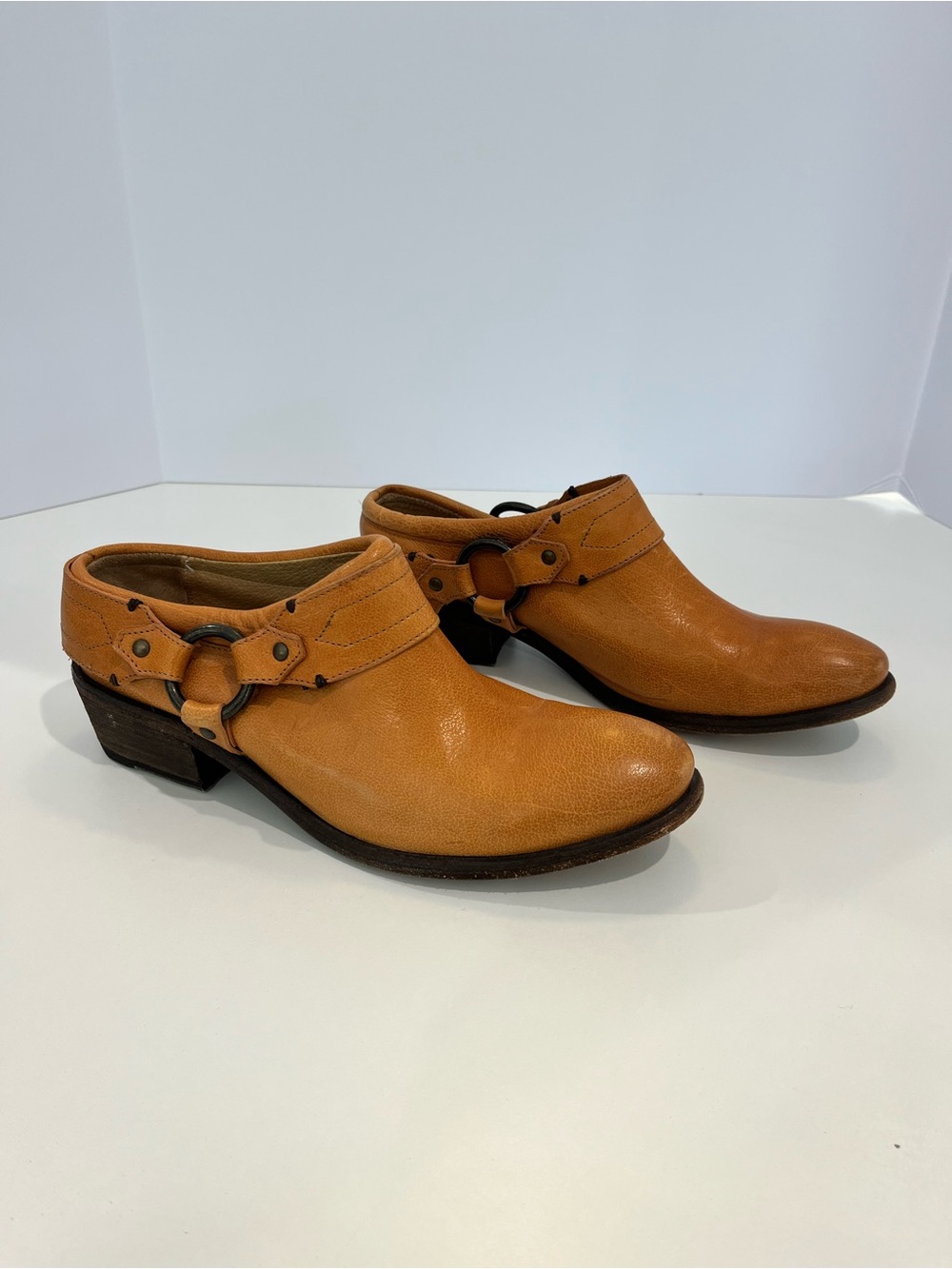 FRYE Western Camel Leather Mule with Decorative Ring and Low Heel